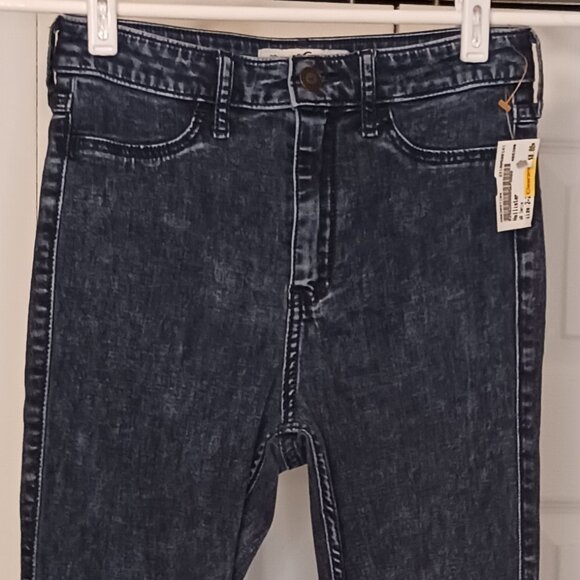 3/$18 or 5/$25 Hollister Blue Hollister California Size 3 - Picture 4 of 6